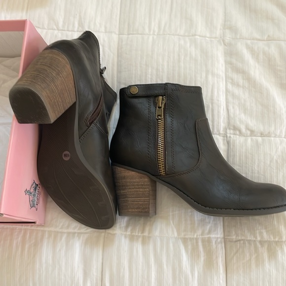 Ladies Crown vintage Booties - Picture 2 of 4